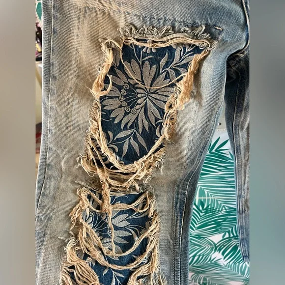 Free People Desert Rose Jeans high rise strait leg embroideredfloral sz 29